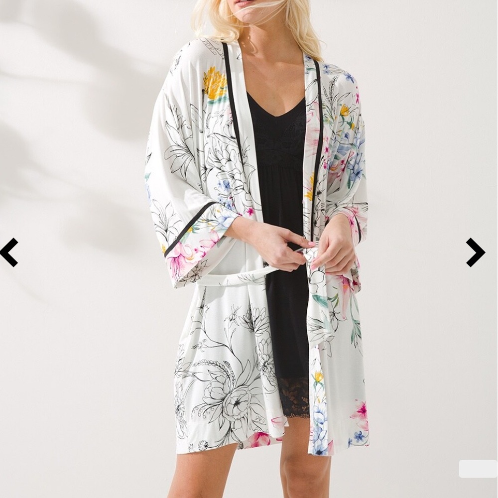Soma Floral Print Women's Robe and V Neck Nightgown Set.‎ XS Gown, S/M Robe.